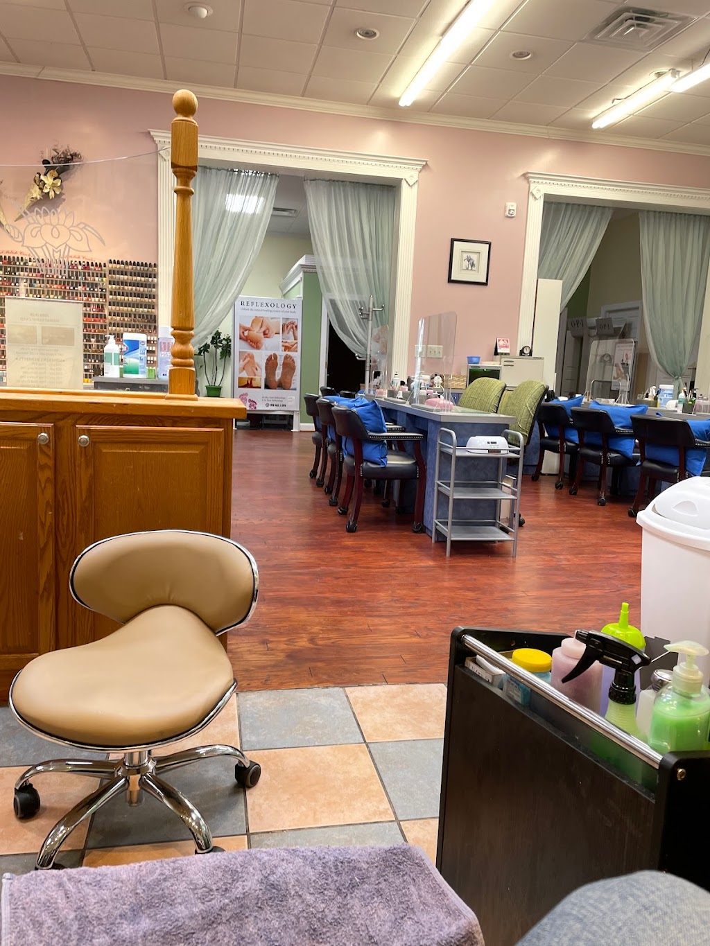 Iris Nail & Spa | 29 E Hancock St, Lansdale, PA 19446, USA | Phone: (215) 855-8117