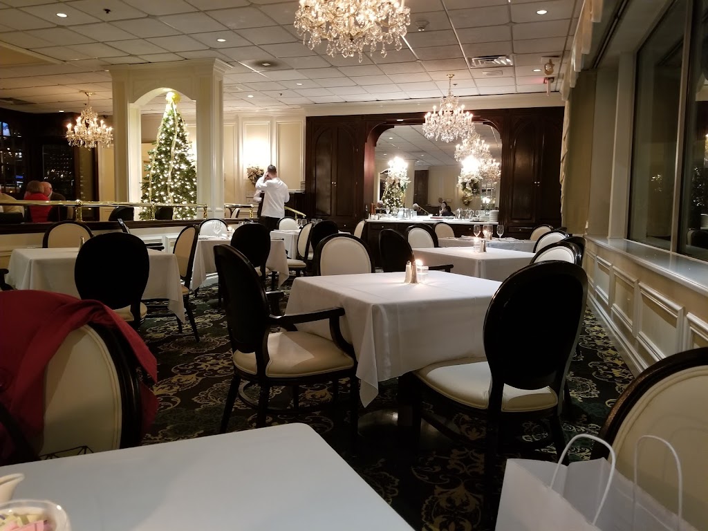 The Dining Room at the Molly Pitcher Inn | 88 Riverside Ave, Red Bank, NJ 07701, USA | Phone: (732) 747-2500
