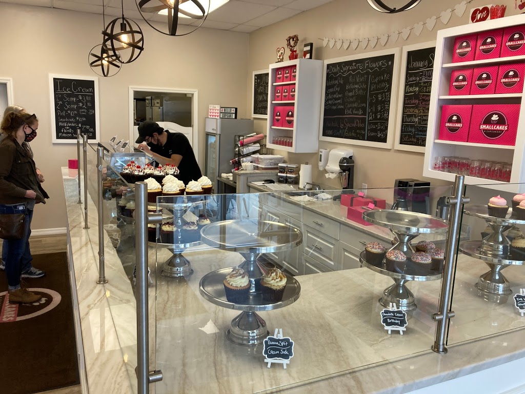 SmallCakes Cupcakery | 3251 Rolling Oaks Blvd, Kissimmee, FL 34747, USA | Phone: (407) 507-6619