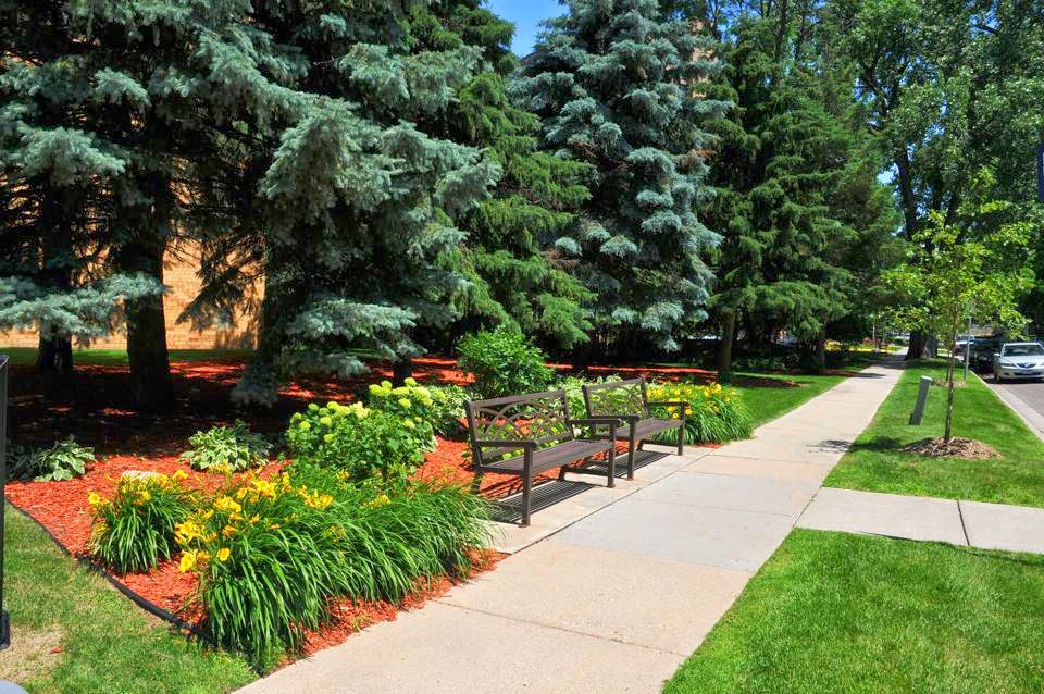 The Wellington Senior Living | 2235 Rockwood Ave, St Paul, MN 55116, USA | Phone: (651) 699-2664