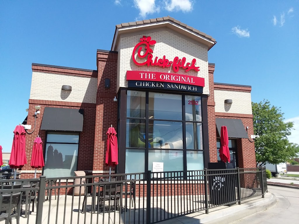 Chick-fil-A | 2532 Green Mt Commons Dr, Belleville, IL 62221, USA | Phone: (618) 257-9700