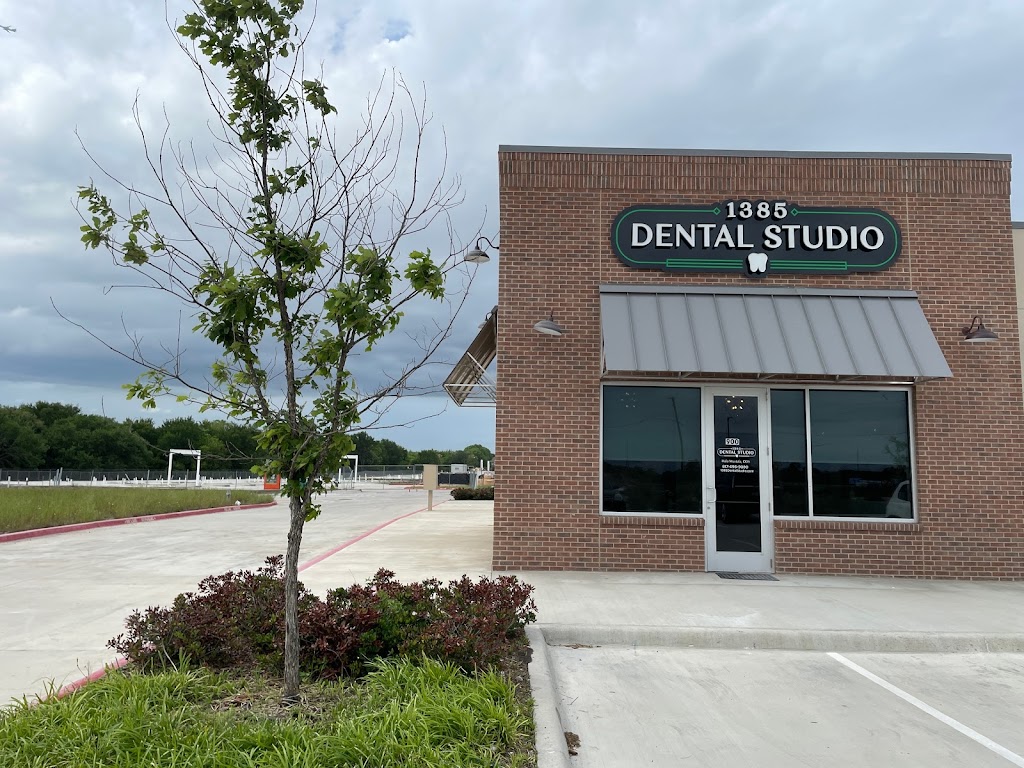 1385 Dental Studio | 27379 E University Dr Suite 900, Aubrey, TX 76227, USA | Phone: (817) 696-9080