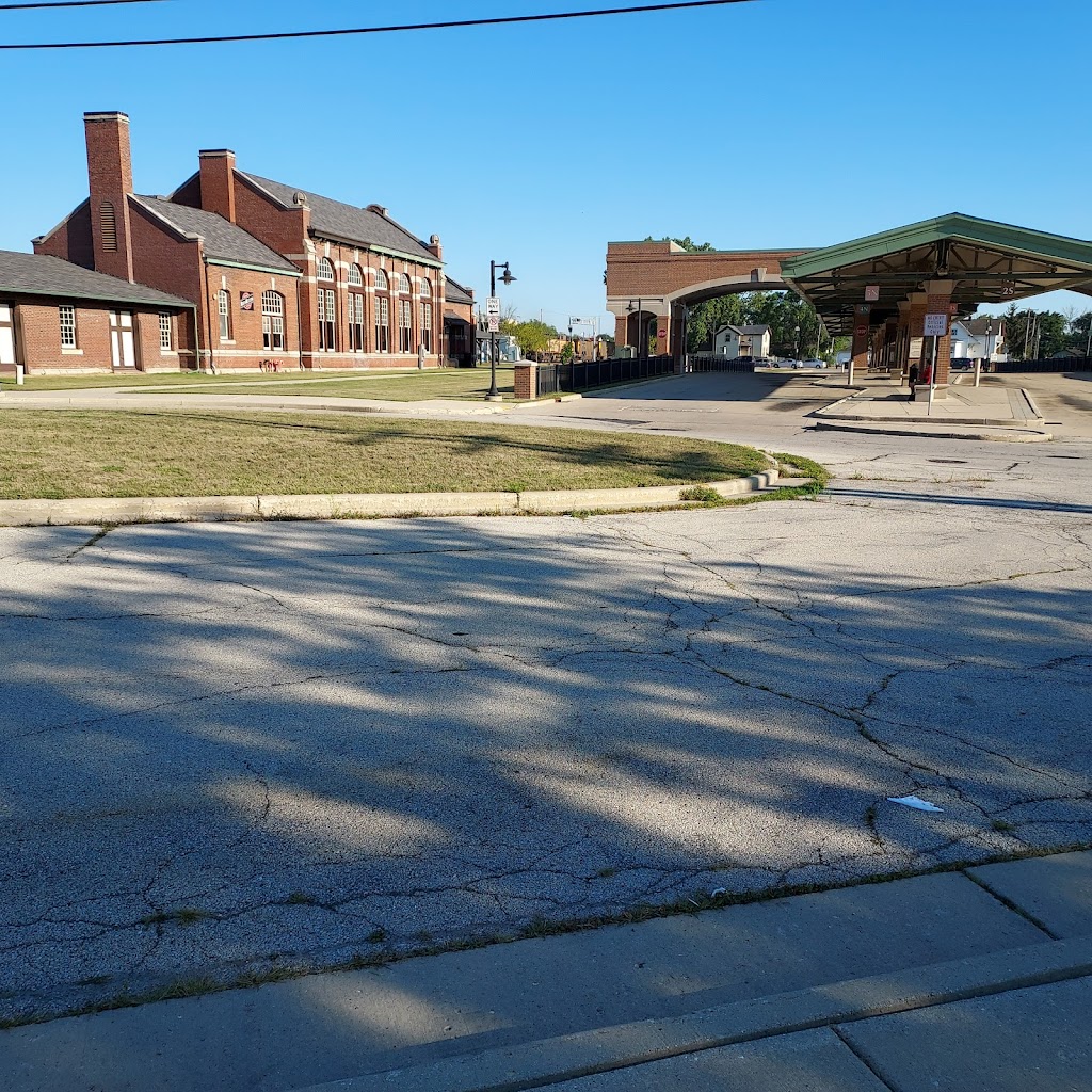 Corinne Reid Owens Transit Center | Liberty St, Racine, WI 53404, USA | Phone: (262) 721-7570