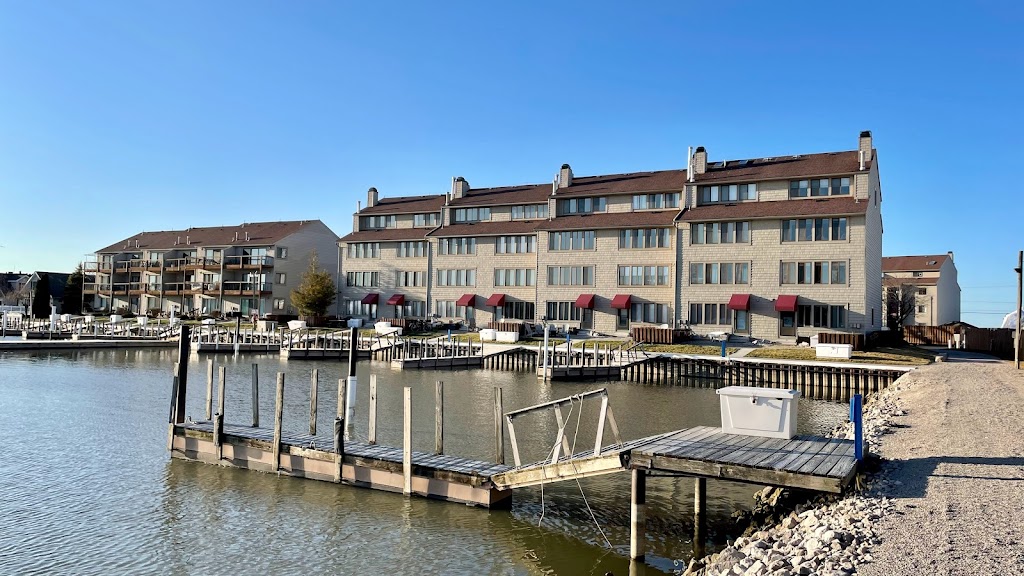 Harborside Lake Escape | 509 W Lakeshore Dr, Port Clinton, OH 43452, USA | Phone: (757) 647-1417