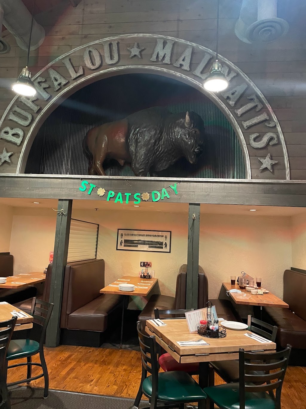Buffalo Grove - Lou Malnatis Pizzeria | 85 S Buffalo Grove Rd, Buffalo Grove, IL 60089, USA | Phone: (847) 215-7100