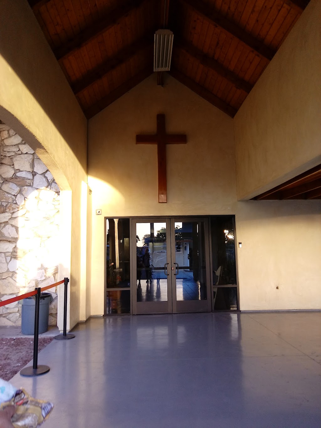 Iglesia De La Comunidad | 424 S Newhope St, Santa Ana, CA 92704, USA | Phone: (714) 775-0130