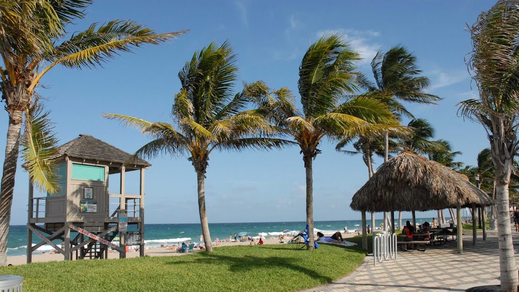 Club Lux Resort By The Beach | 1945 NE 3rd St, Deerfield Beach, FL 33441, USA | Phone: (954) 881-8686