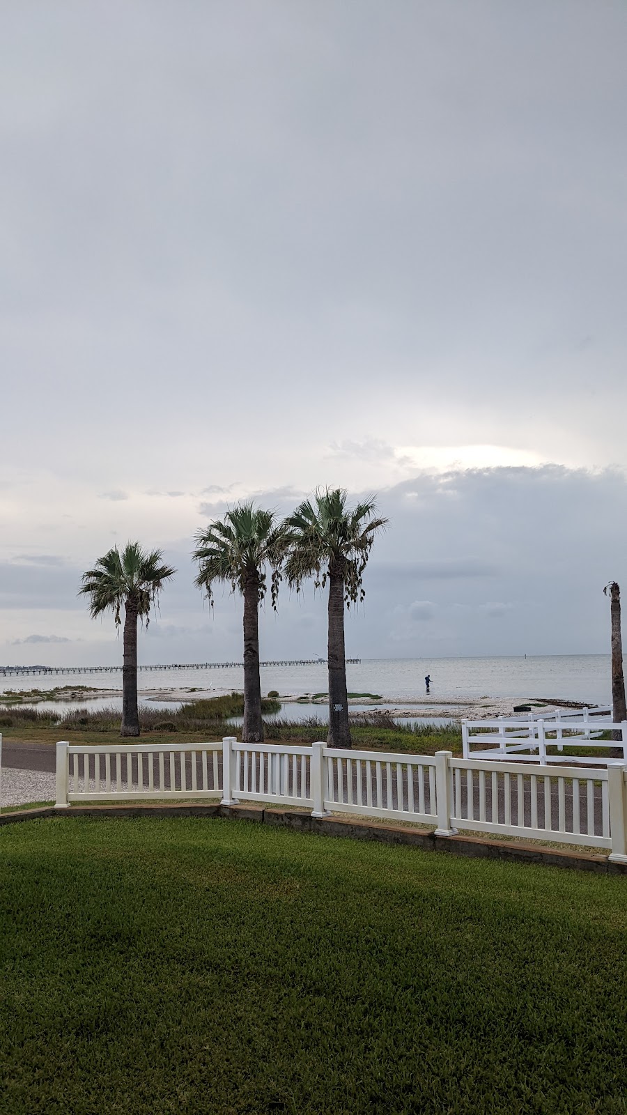 Laguna Reef Condominium | 1021 S Water St, Rockport, TX 78382, USA | Phone: (361) 729-1742