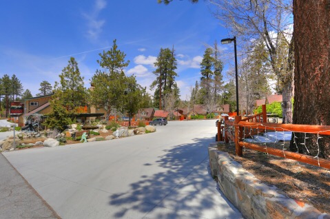 Bear Creek Resort | 40210 Big Bear Blvd, Big Bear Lake, CA 92315, USA | Phone: (877) 428-9335