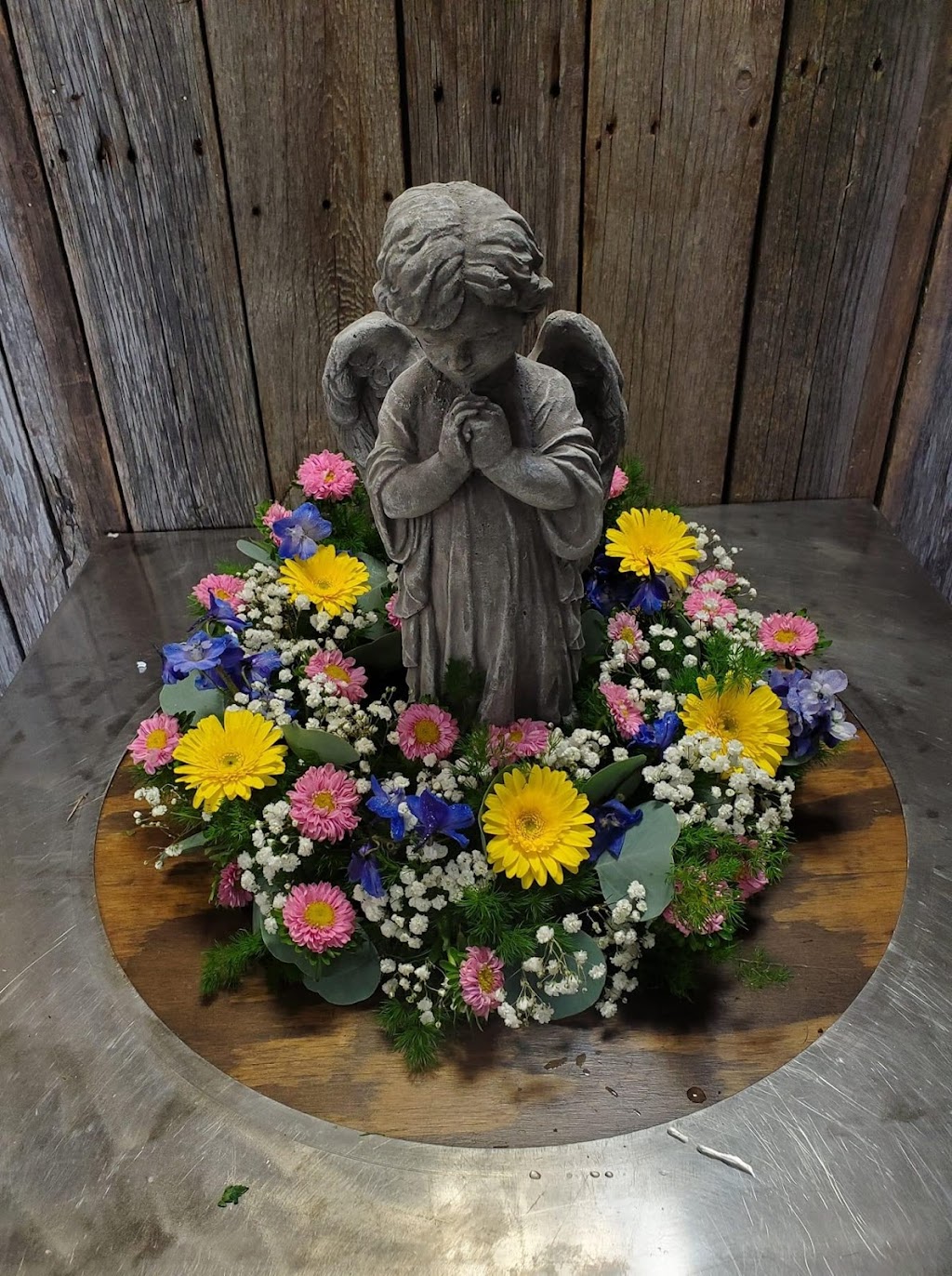 St. John Eureka Florist & Gifts | 510 W 5th St, Eureka, MO 63025 | Phone: (636) 549-3705