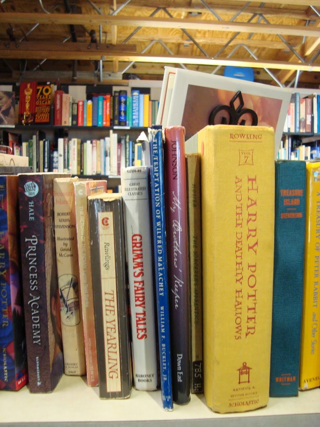 Friends of the Encinitas Library Bookstore | 540 Cornish Dr, Encinitas, CA 92024, USA | Phone: (760) 944-7294