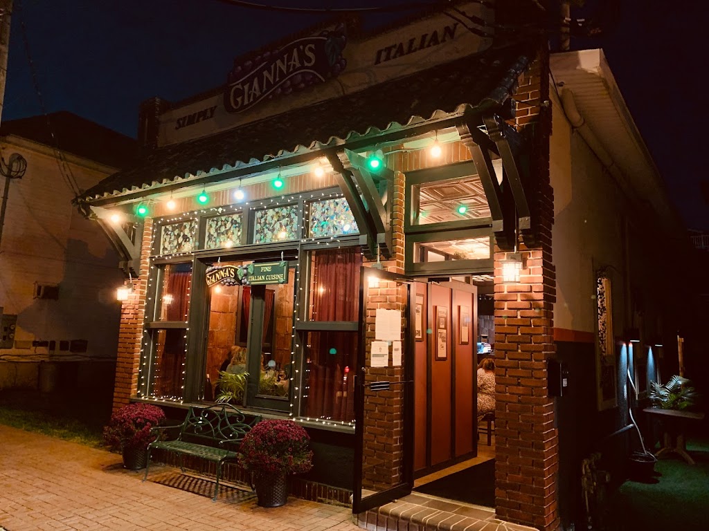 Giannas Italian Restaurant | 122 Bay Ave, Highlands, NJ 07732, USA | Phone: (732) 769-6377