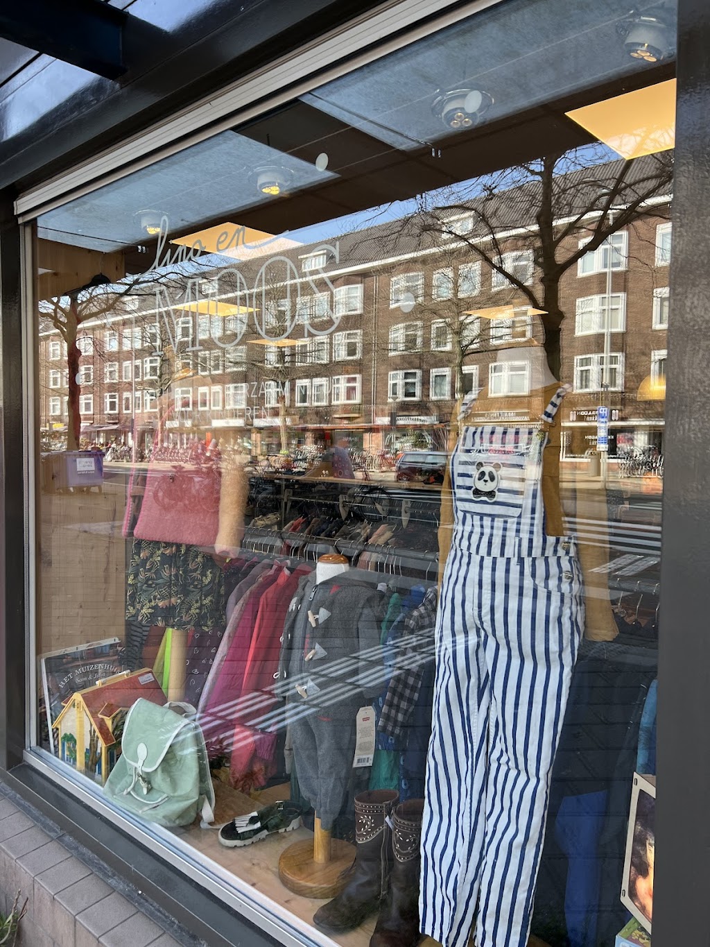 Lino & Moos | Jan van Galenstraat 107, 1056 BK Amsterdam, Netherlands | Phone: 020 685 4176