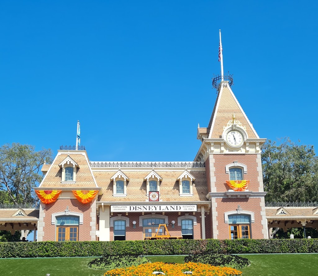 Disneyland Resort | Anaheim, CA 92802, USA | Phone: (714) 781-4636