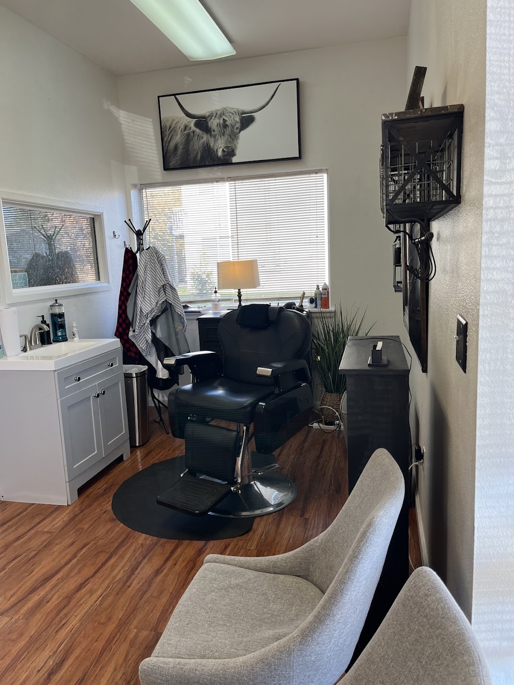 Carla’s Cuts Barber shop | 106 W Main St unit d, Middleton, ID 83644, USA | Phone: (208) 272-0178