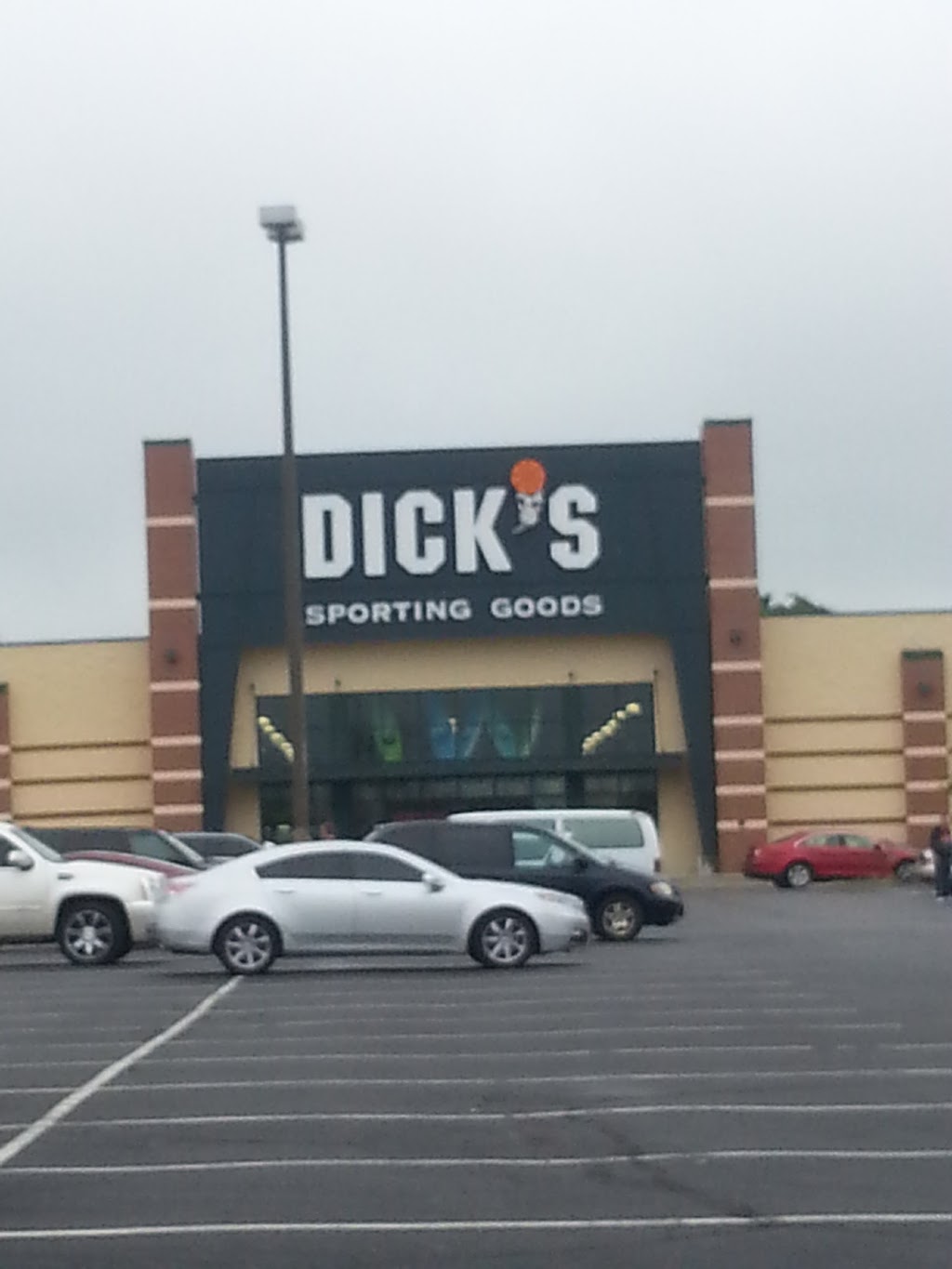 DICKS Sporting Goods | 10180 Colerain Ave, Cincinnati, OH 45251, USA | Phone: (513) 370-5022