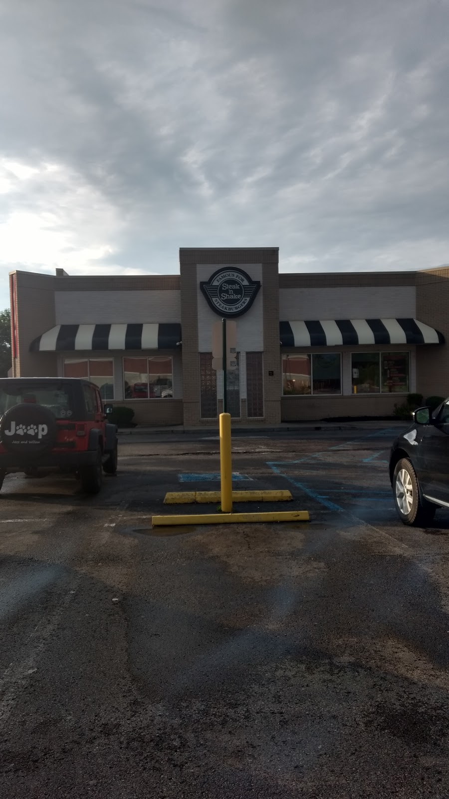 Steak n Shake (Temporarily Closed) | 230 Golfview Dr, Monaca, PA 15061, USA | Phone: (724) 728-4120