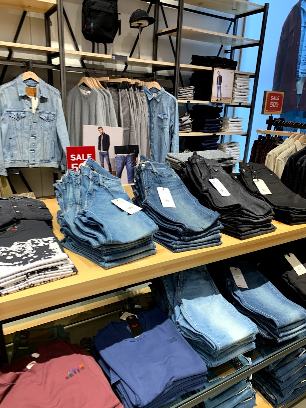 Levi’s Store | 1 American Dream Way Space D118, East Rutherford, NJ 07073, USA | Phone: (551) 213-6200