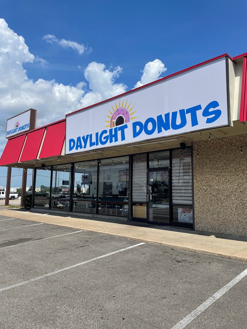 Daylight Donuts | 14940 Webb Chapel Rd, Farmers Branch, TX 75234, USA | Phone: (469) 892-2107