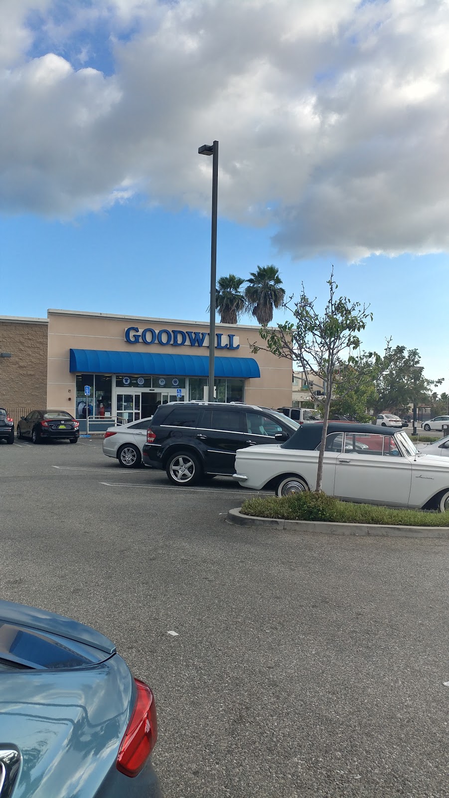 Goodwill Store & Donation Center | 2610 Atlantic Ave, Long Beach, CA 90806, USA | Phone: (562) 989-3630