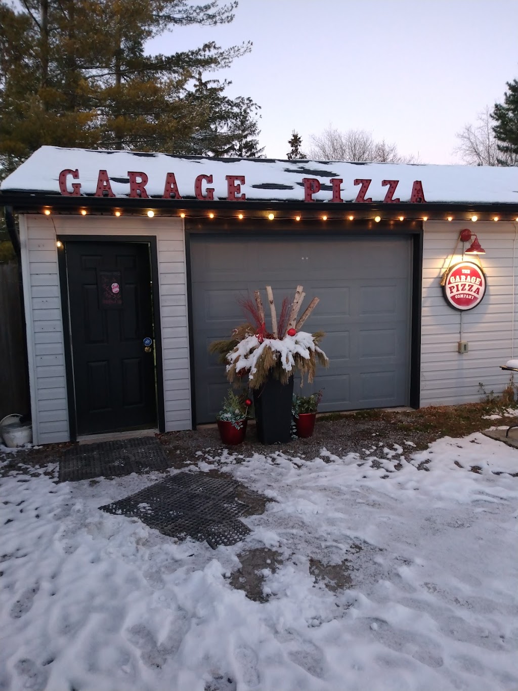 Garage Pizza | 1282 York Rd, Niagara-on-the-Lake, ON L0S 1J0, Canada | Phone: (289) 501-2772