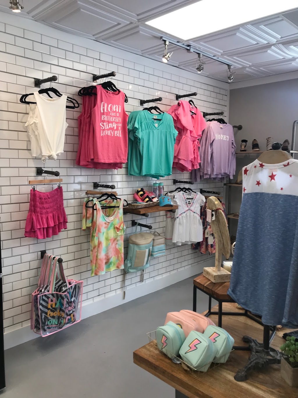 Bee Fly & Co. Womens Boutique | 109 W Main St A, Royse City, TX 75189, USA | Phone: (469) 793-5444