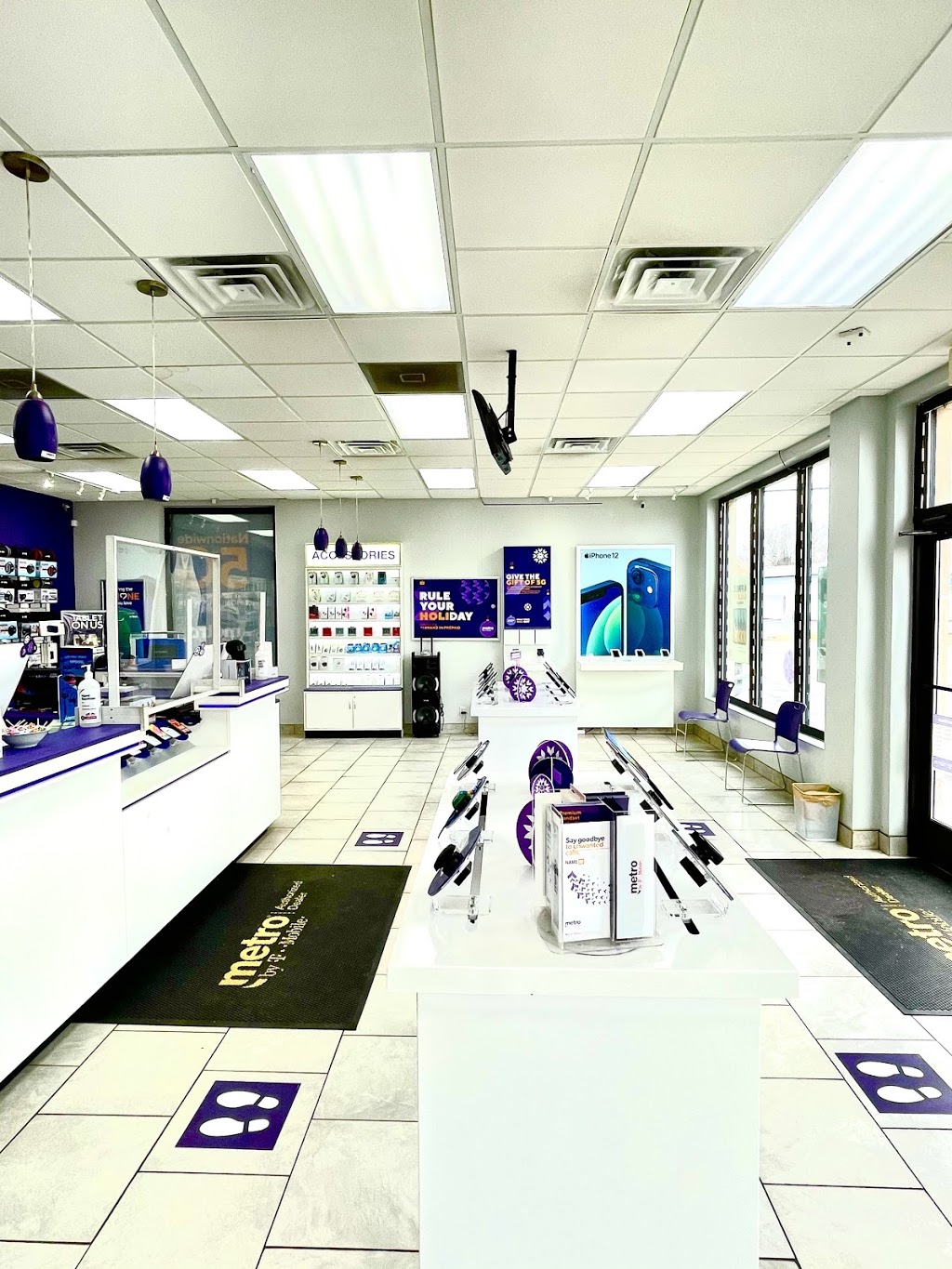 Metro by T-Mobile | 2995 Pontiac Lake Rd, Waterford Twp, MI 48328 | Phone: (248) 499-6005