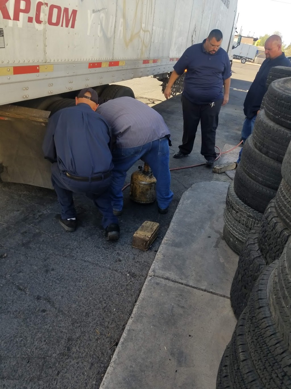 Big Es Tire Service & Sales | 3333 W Buckeye Rd, Phoenix, AZ 85009, USA | Phone: (602) 272-7425