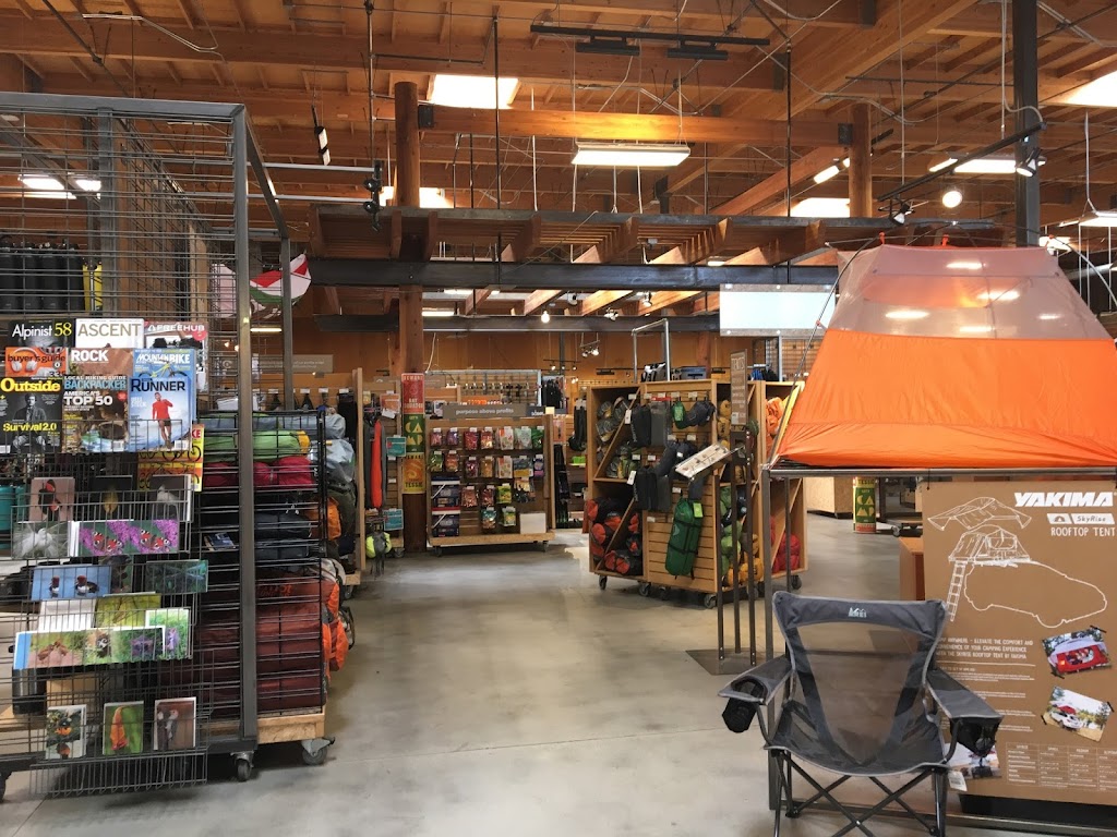 REI | 2425 Iron Point Rd, Folsom, CA 95630, USA | Phone: (916) 817-8944