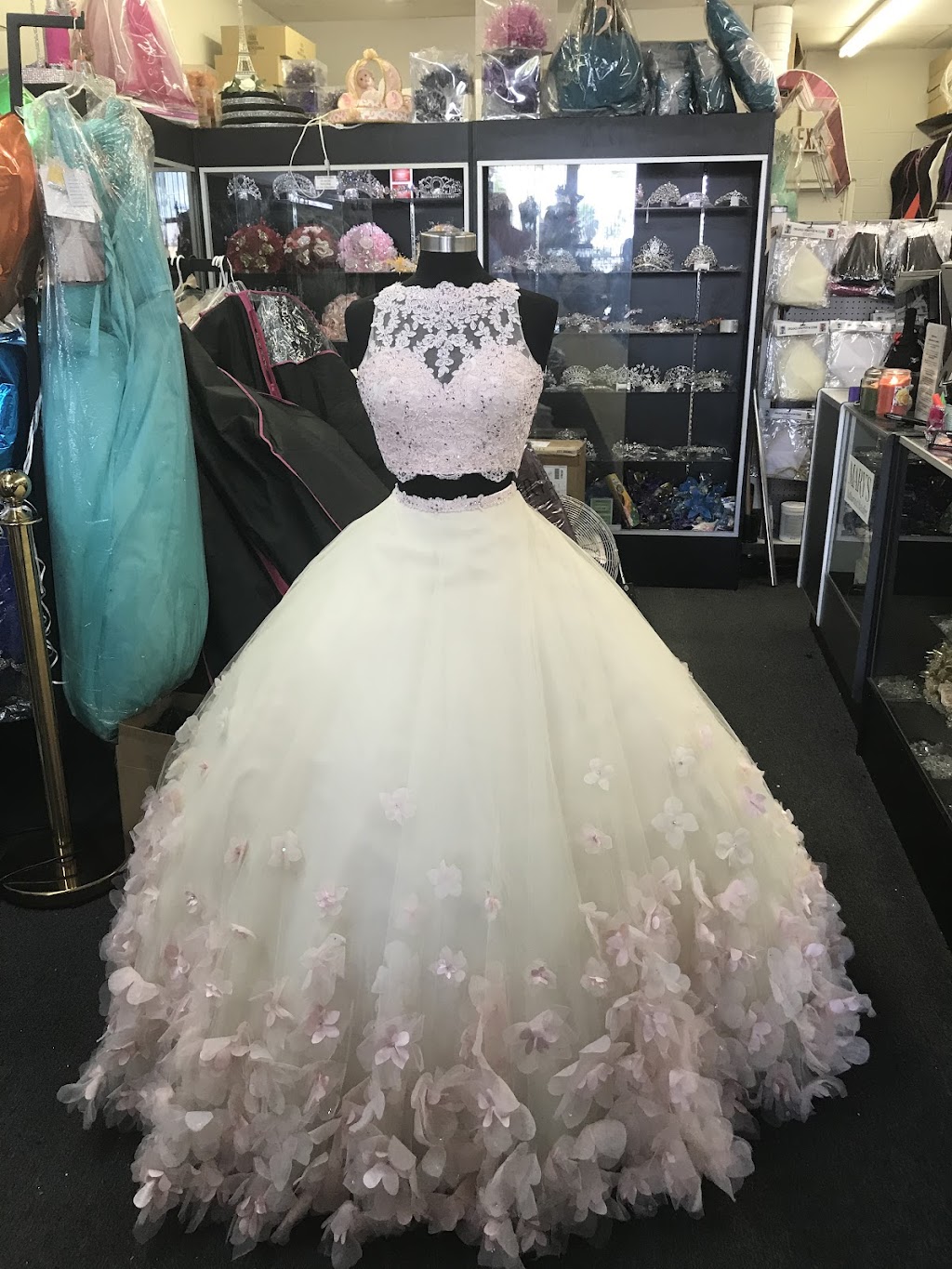 Quinceañeras Forever | 8021 N 43rd Ave Unit 9, Phoenix, AZ 85051, USA | Phone: (480) 547-5141