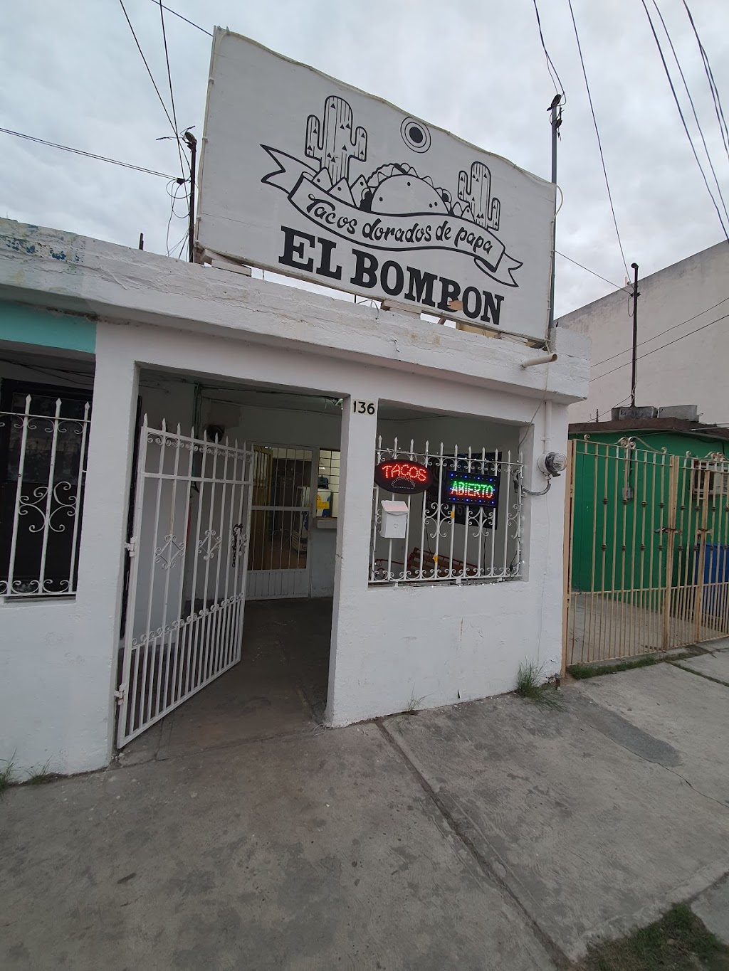 Tacos dorados de papa "EL BOMBON" | Francisco de Paula 136, Infonavit Fundadores, 88275 Nuevo Laredo, Tamps., Mexico | Phone: 867 169 0518