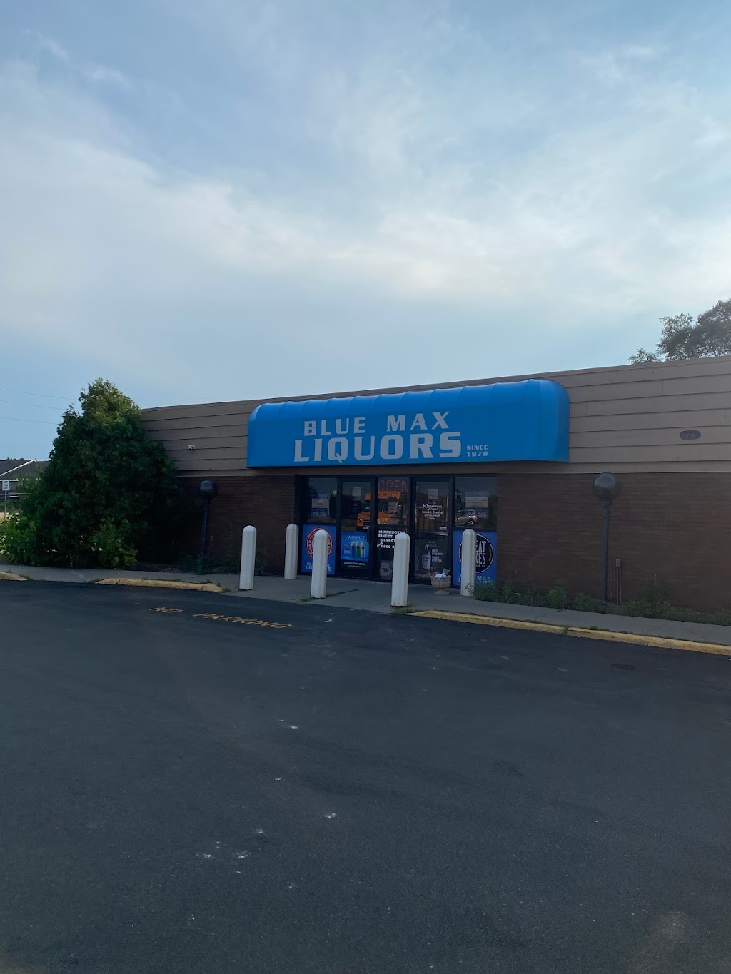 Blue Max Liquors | 14640 10th Ave S, Burnsville, MN 55337, USA | Phone: (952) 432-3350