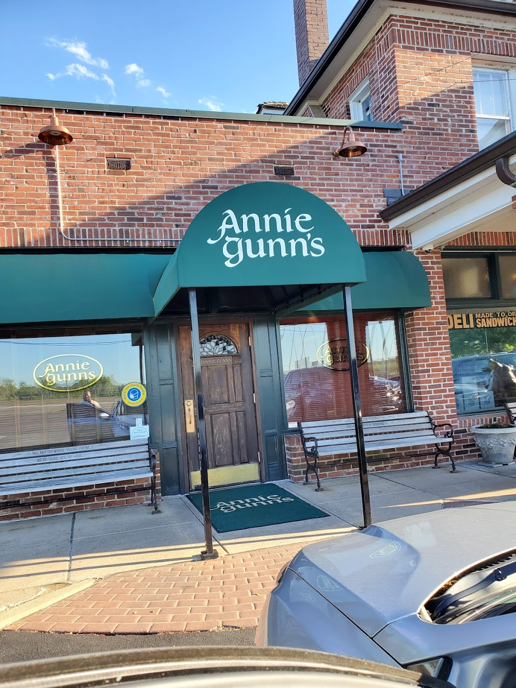 Annie Gunns Restaurant | 16806 Chesterfield Airport Rd, Chesterfield, MO 63005, USA | Phone: (636) 532-7684