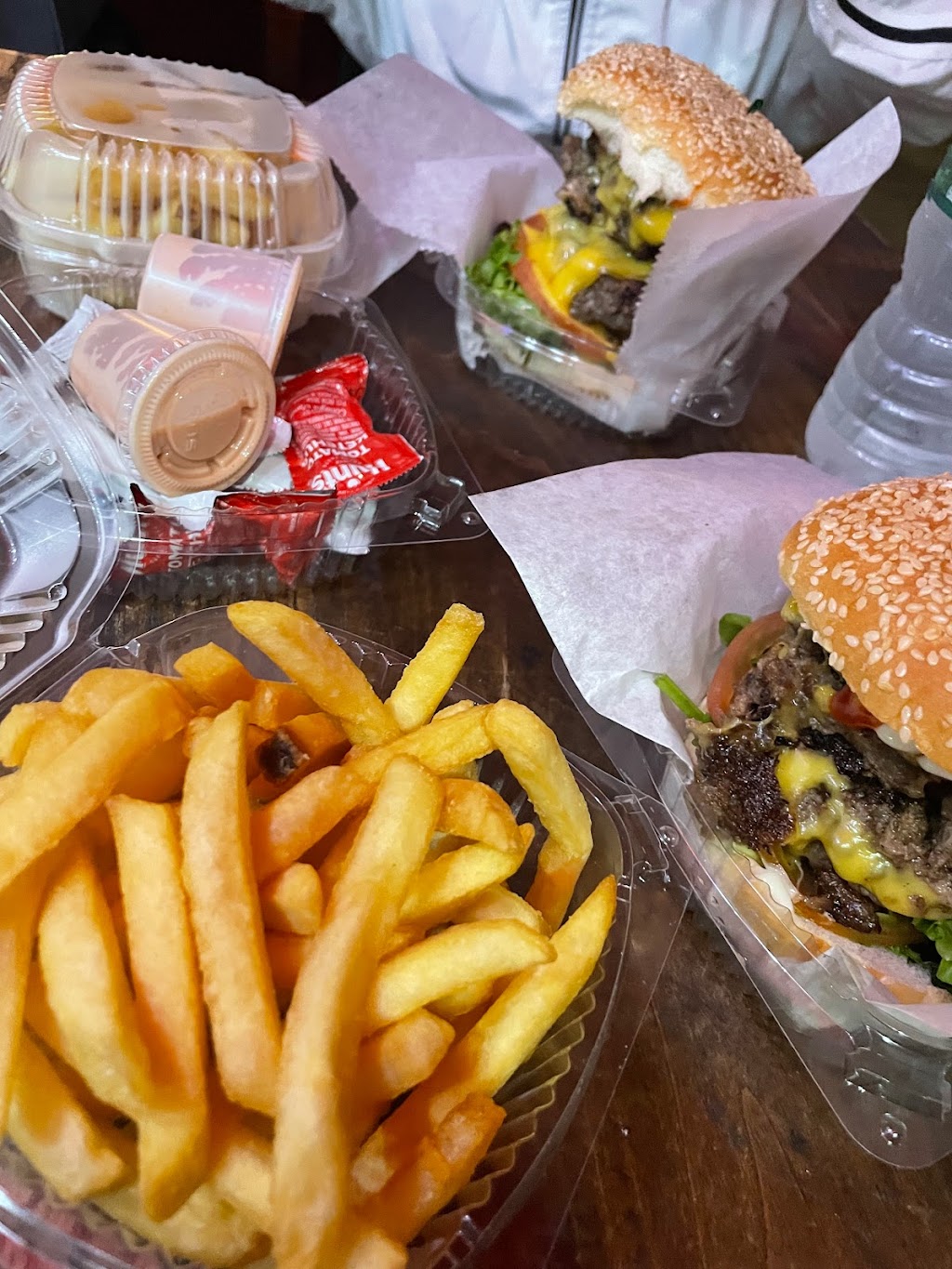 Jordan Burger NY | 4419A Broadway, New York, NY 10040, USA | Phone: (646) 678-5139