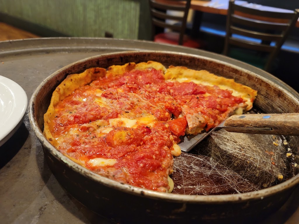 Buffalo Grove - Lou Malnatis Pizzeria | 85 S Buffalo Grove Rd, Buffalo Grove, IL 60089, USA | Phone: (847) 215-7100