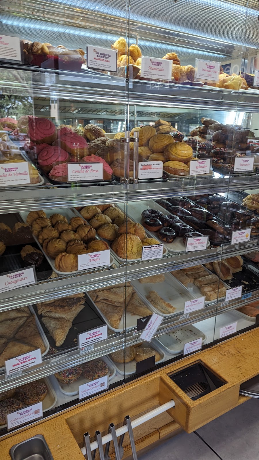 La Familia Bakery | 1450 Skipper Rd Suite #32, Tampa, FL 33613, USA | Phone: (813) 488-8426