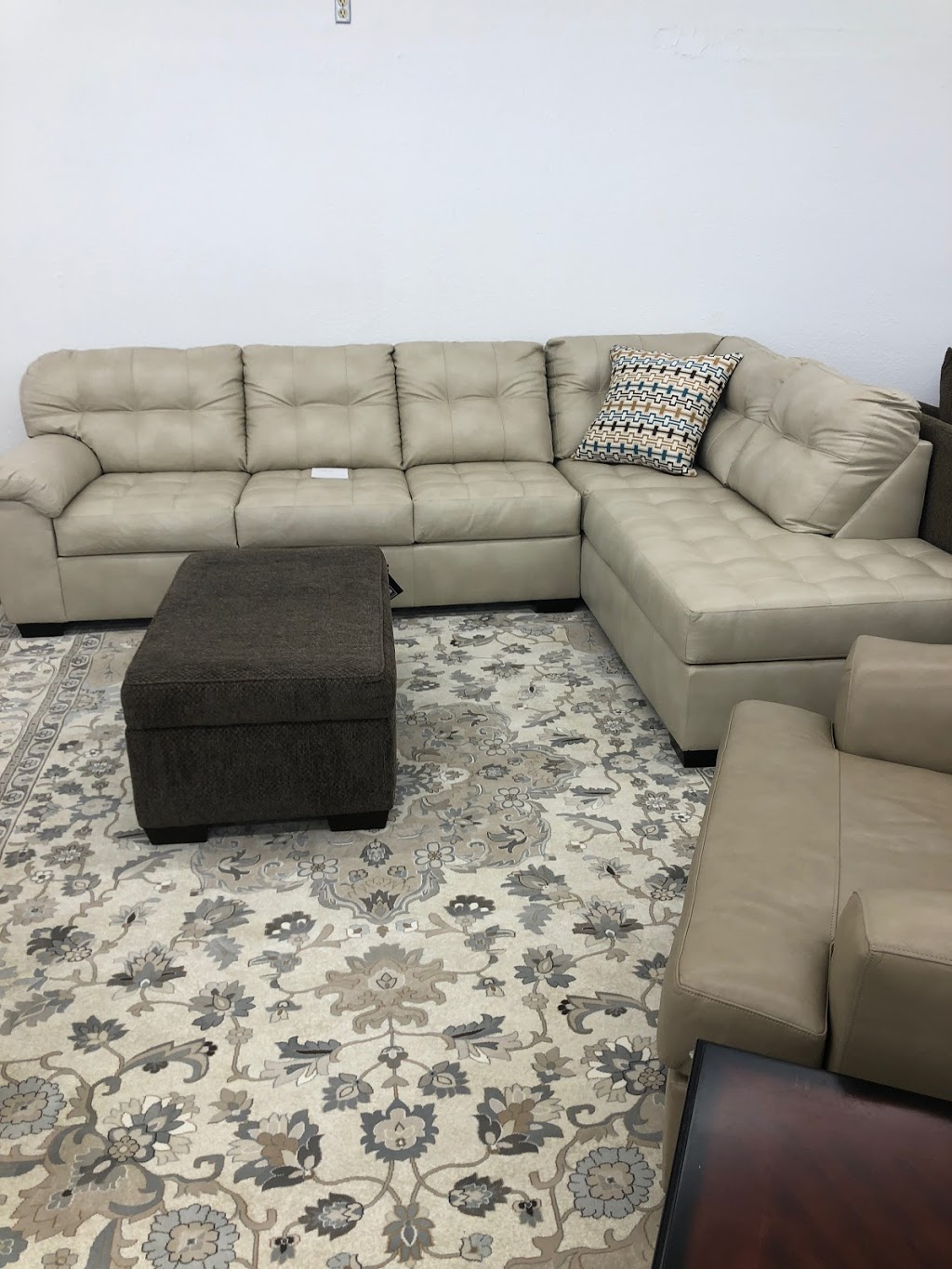 Airport Wholesale Furniture & Mattress | 8931 Natural Bridge Rd, St. Louis, MO 63121, USA | Phone: (314) 395-0242