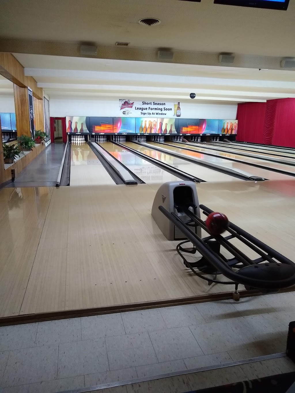 LeElla Lanes | 1428 US-22 NW, Washington Court House, OH 43160, USA | Phone: (740) 335-2580