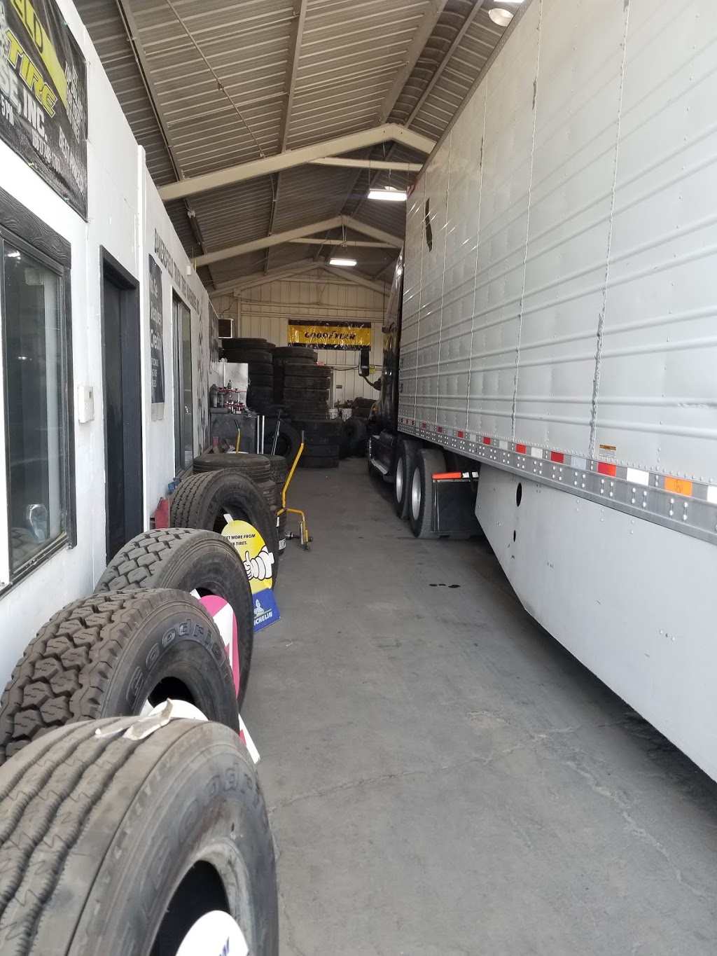 Bakersfield Truck Tires Warehouse | 1500 E Brundage Ln, Bakersfield, CA 93307, USA | Phone: (661) 748-1787