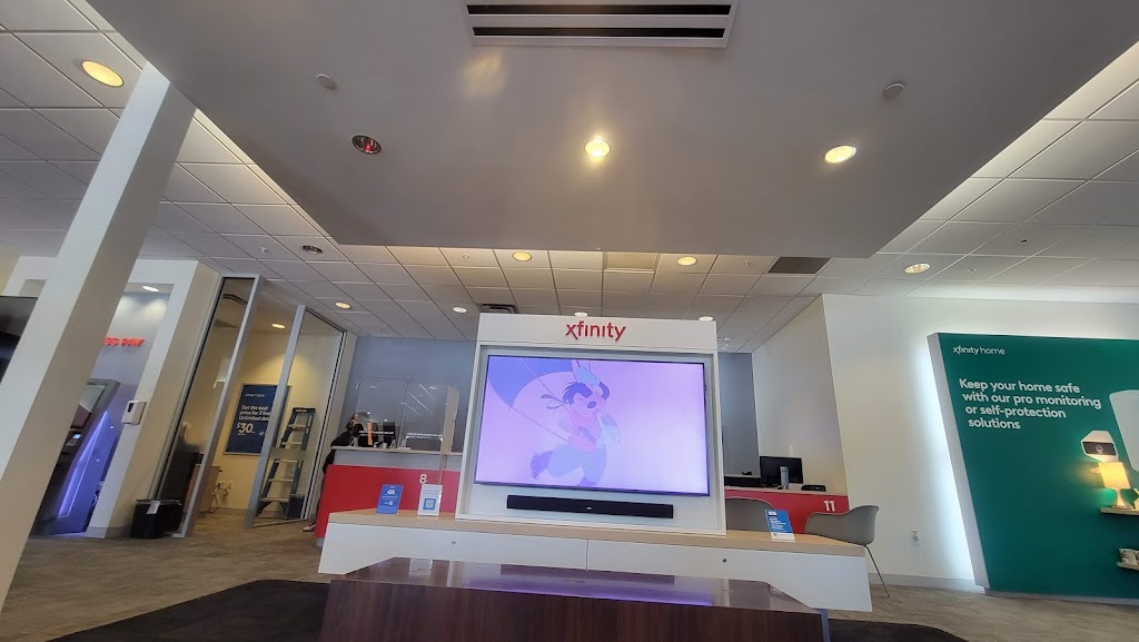 Xfinity Store by Comcast | 6331 Roosevelt Blvd #11, Jacksonville, FL 32244, USA | Phone: (800) 934-6489