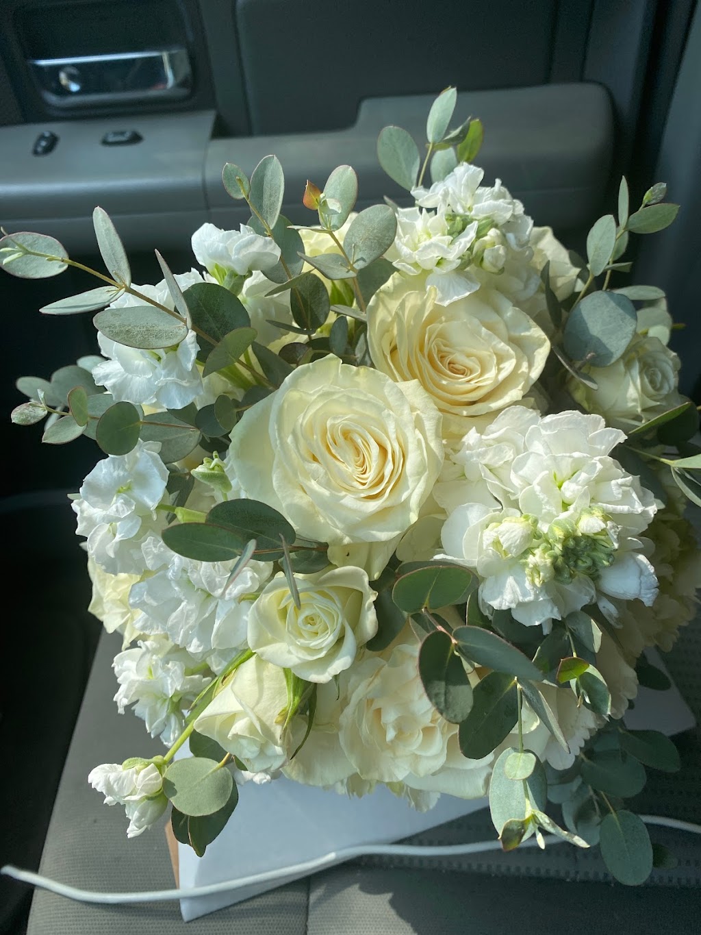 Karens of Calvert Florist & Gifts | 10680 Southern Maryland Blvd, Dunkirk, MD 20754, USA | Phone: (410) 257-1411