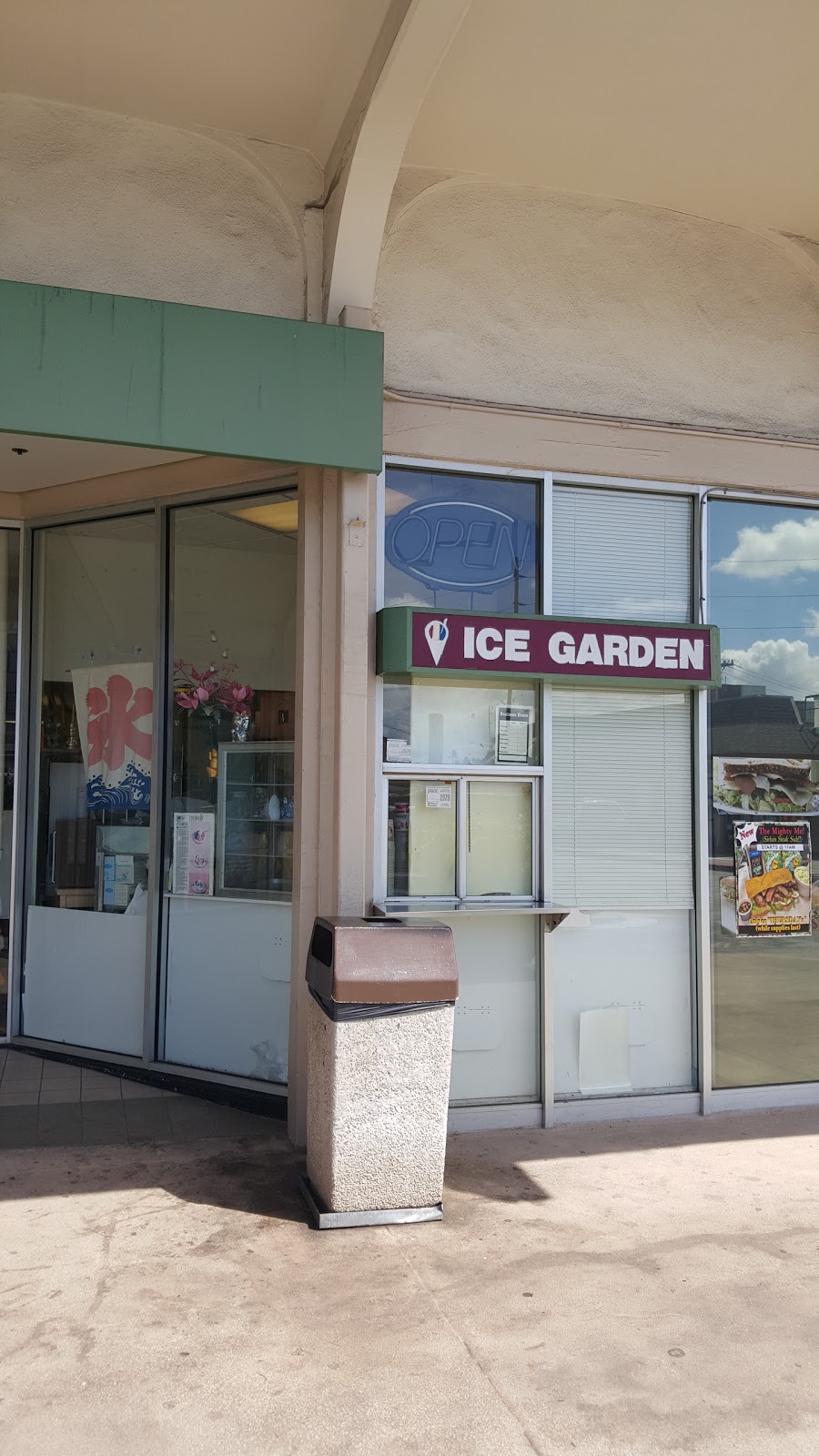 Ice Garden | 99-115 Aiea Heights Dr, Aiea, HI 96701, USA | Phone: (808) 488-5154