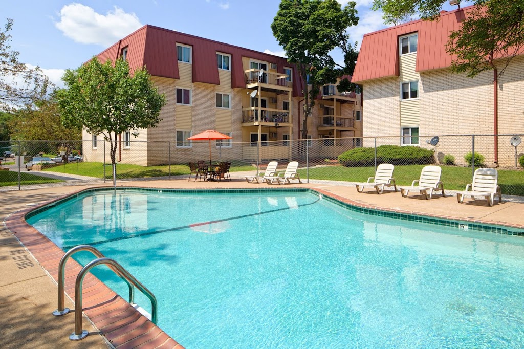 Lamplighter Village Apartments | 1512 N Woodbridge St, St Paul, MN 55117, USA | Phone: (651) 488-7359