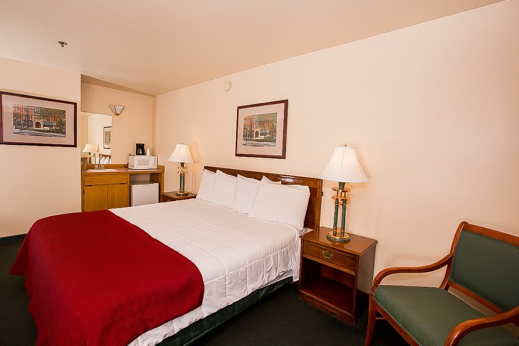 Village Inn & Suites | 235 Beach Ave, Marysville, WA 98270, USA | Phone: (360) 659-0005