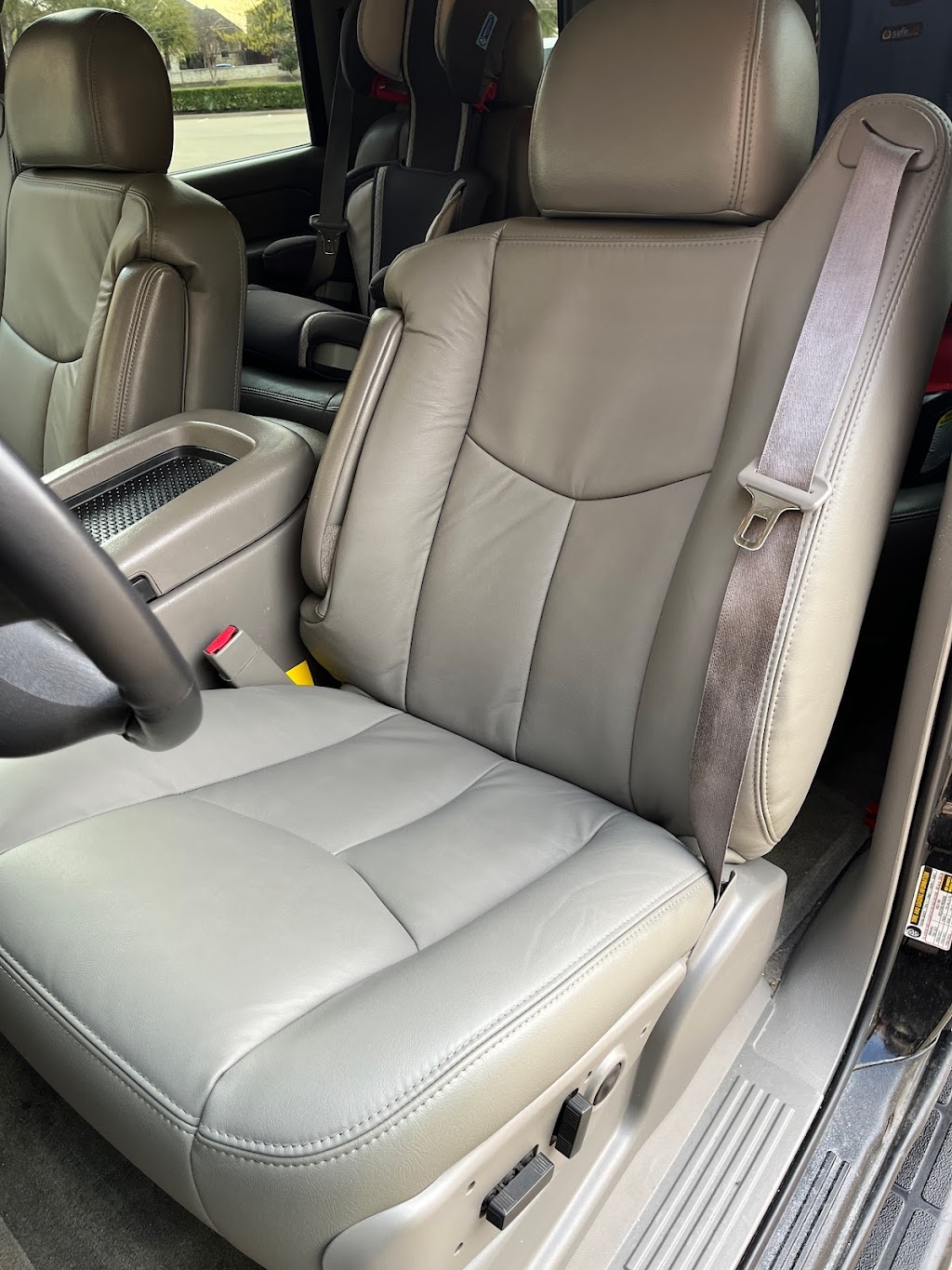 Arnolds Auto Upholstery | 903 S McDonald St, McKinney, TX 75069, USA | Phone: (972) 548-0551