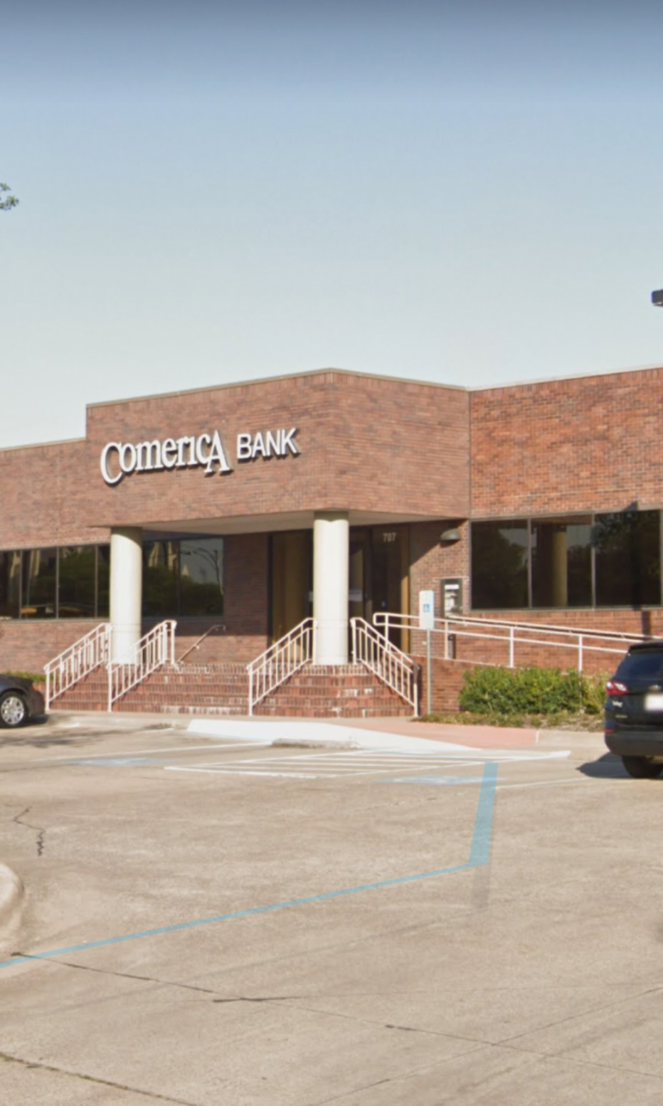 Comerica Bank | 707 E Lamar Blvd, Arlington, TX 76011, USA | Phone: (817) 460-3549