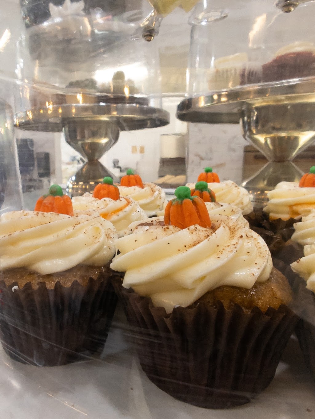 The Cupcake & Espresso Bar | 23571 Sunnymead Ranch Pkwy #110, Moreno Valley, CA 92557, USA | Phone: (951) 247-3144