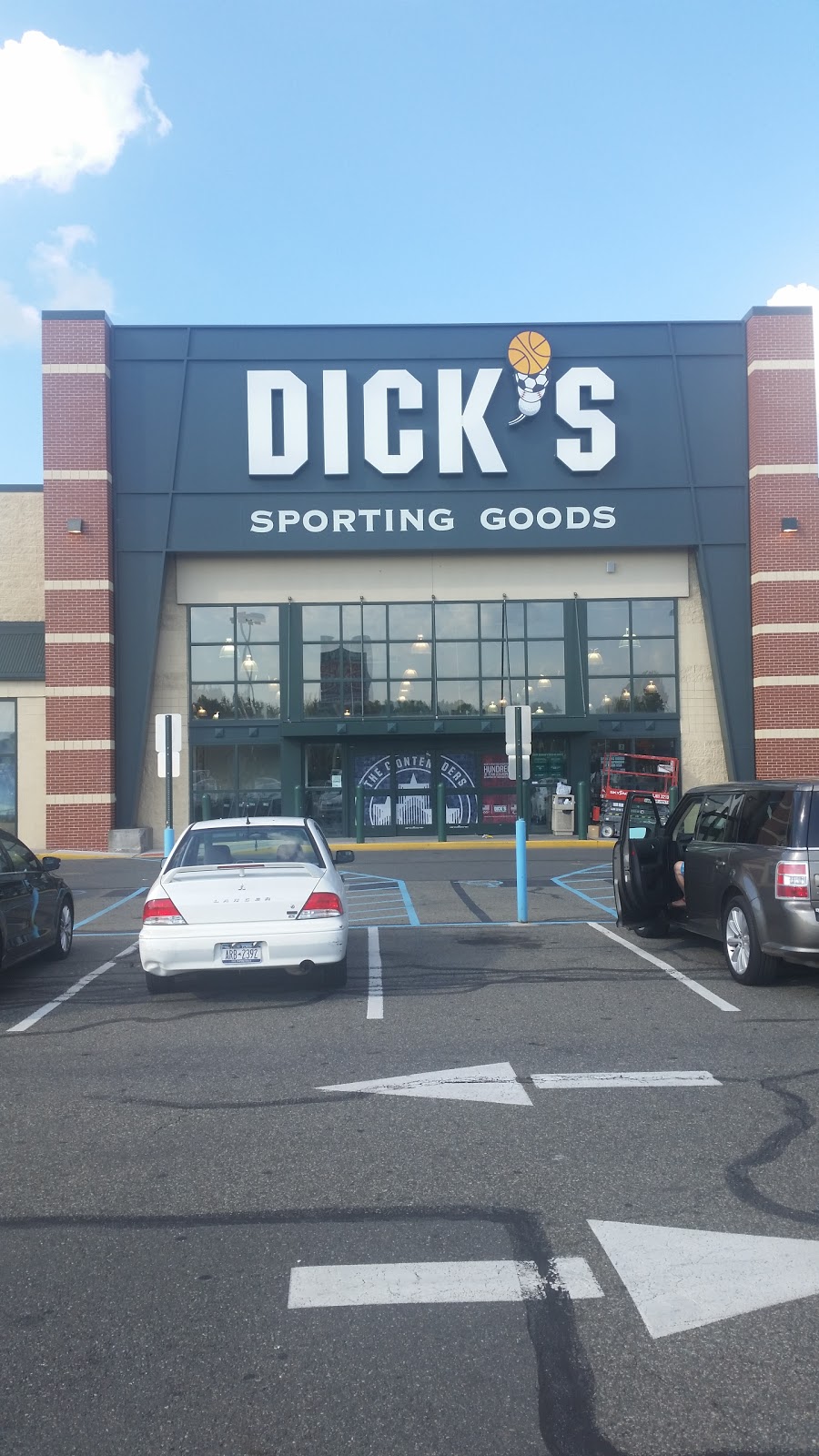 DICKS Sporting Goods | 2505 Richmond Ave, Staten Island, NY 10314, USA | Phone: (718) 982-7260