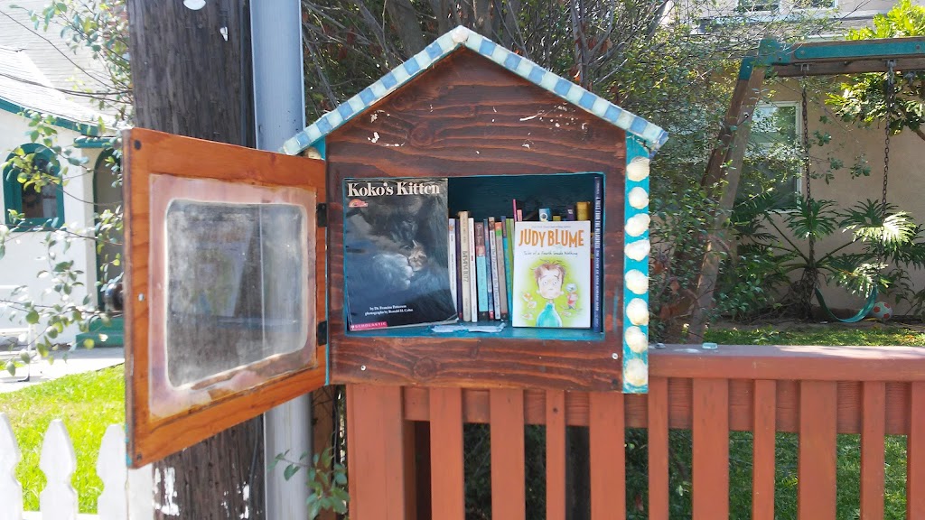 Little Free Community Library East Hermosa | 1221 10th St, Hermosa Beach, CA 90254, USA | Phone: (310) 489-1317