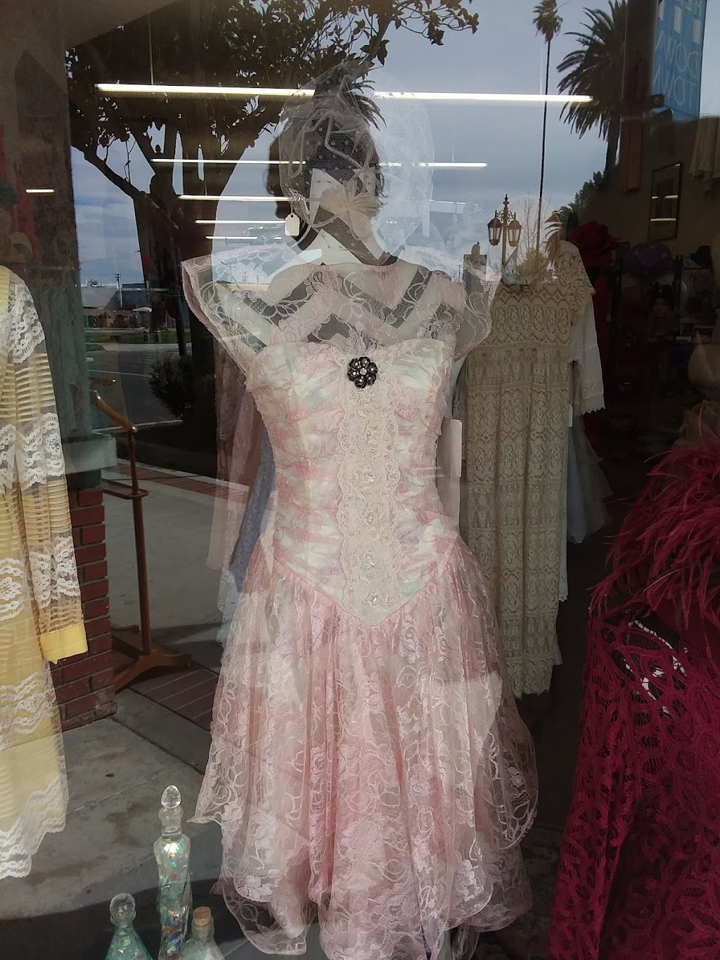 La Boutique Consignment | 146 N Harvard St, Hemet, CA 92543, USA | Phone: (951) 255-4411